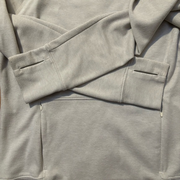 North Face FlashDry Tan Hoodie: Ultimate Performance Meets Everyday Comfort - Picture 6 of 8